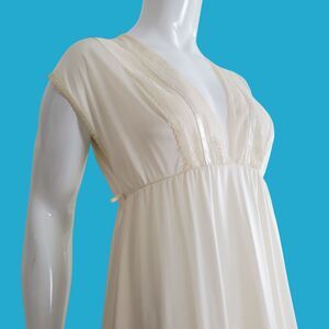 Vintage 70s Cream Lingerie Nightgown